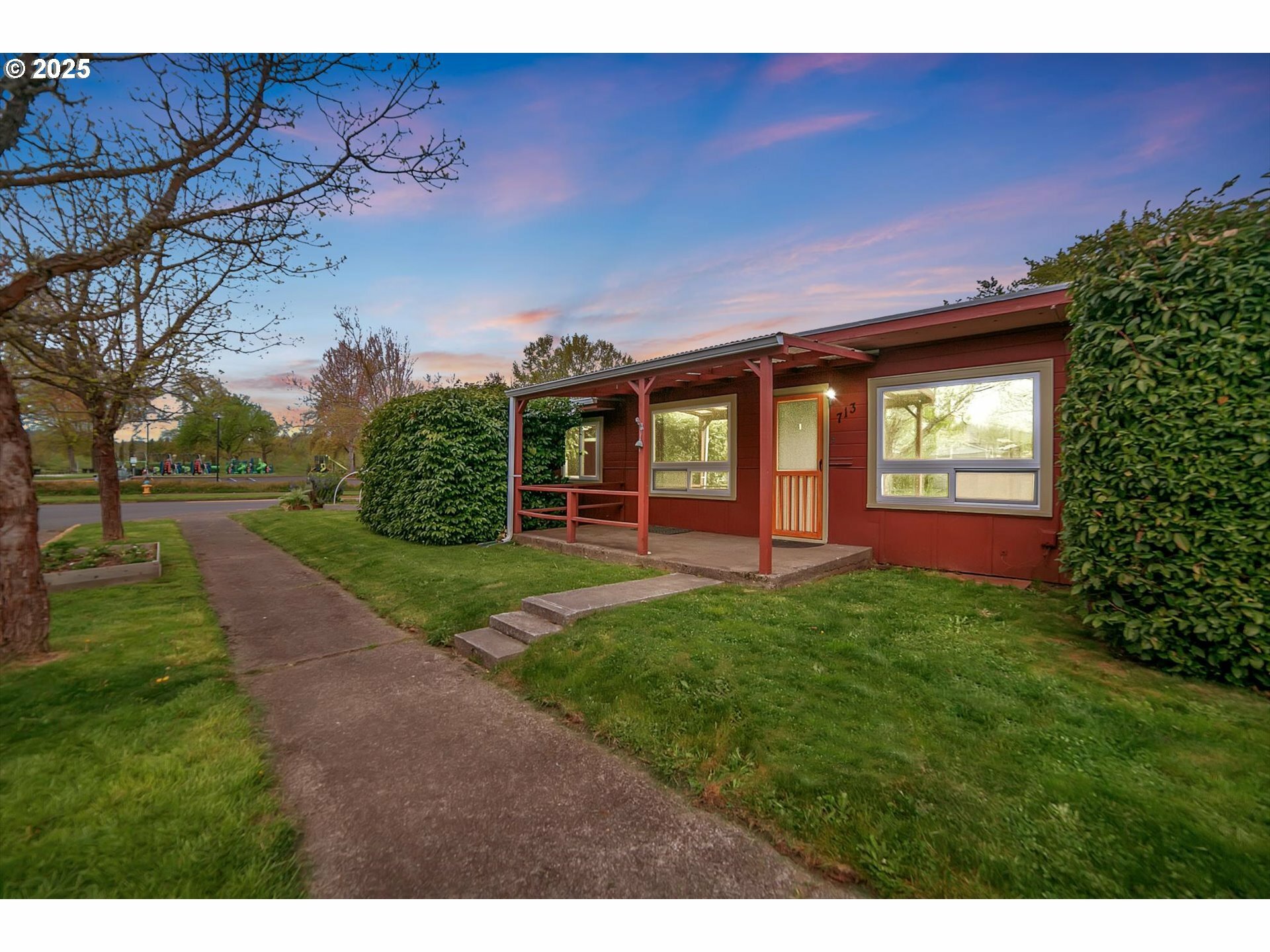 Property Photo: 713 E 27th Ave OR 97405