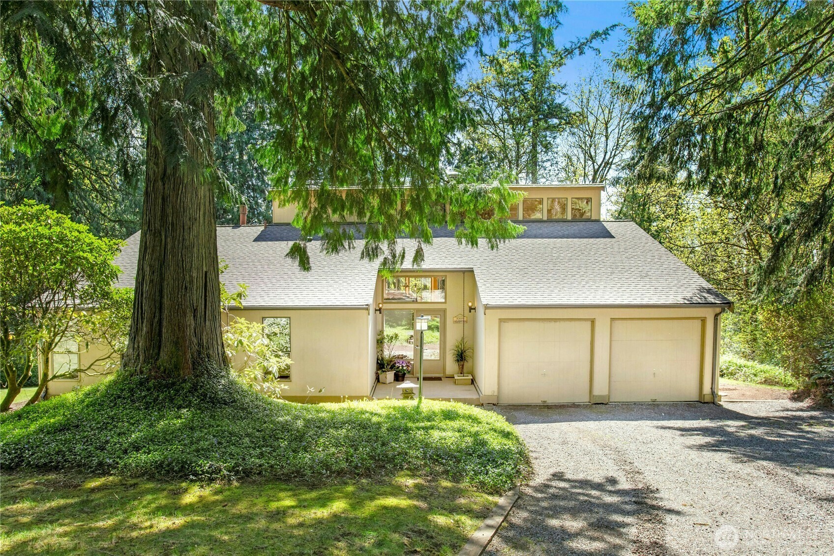 Property Photo: 12037 210th Place SE WA 98027
