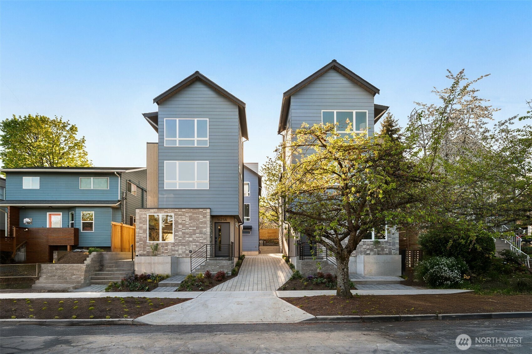 Property Photo: 1625 C 21st Avenue WA 98122