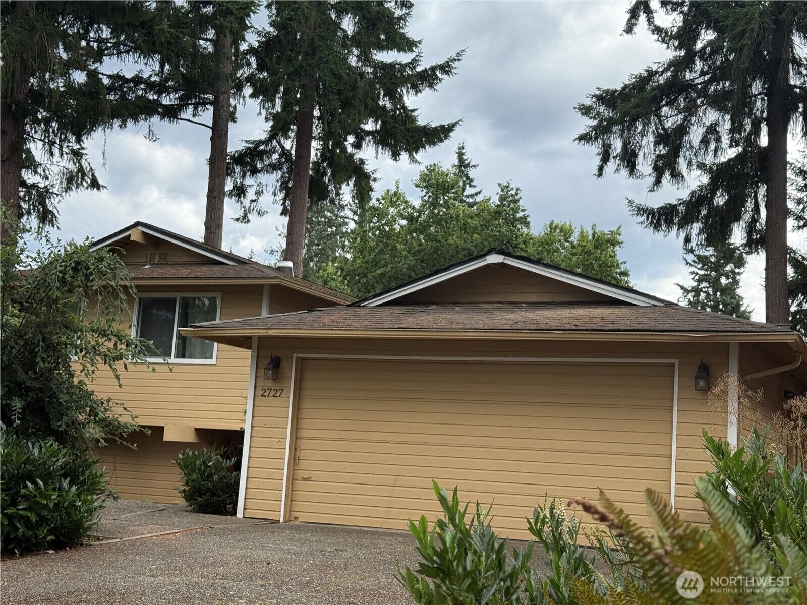 Property Photo:  2727  181 Avenue NE  WA 98052 