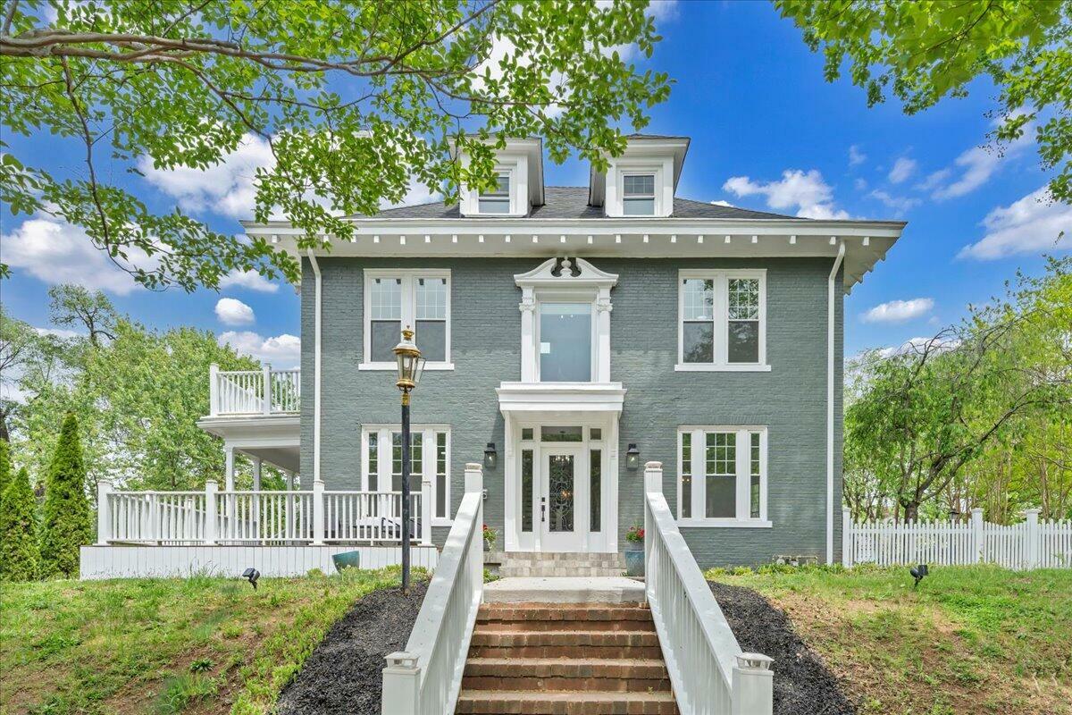 Property Photo: 1221 Wasena Ter SW VA 24016