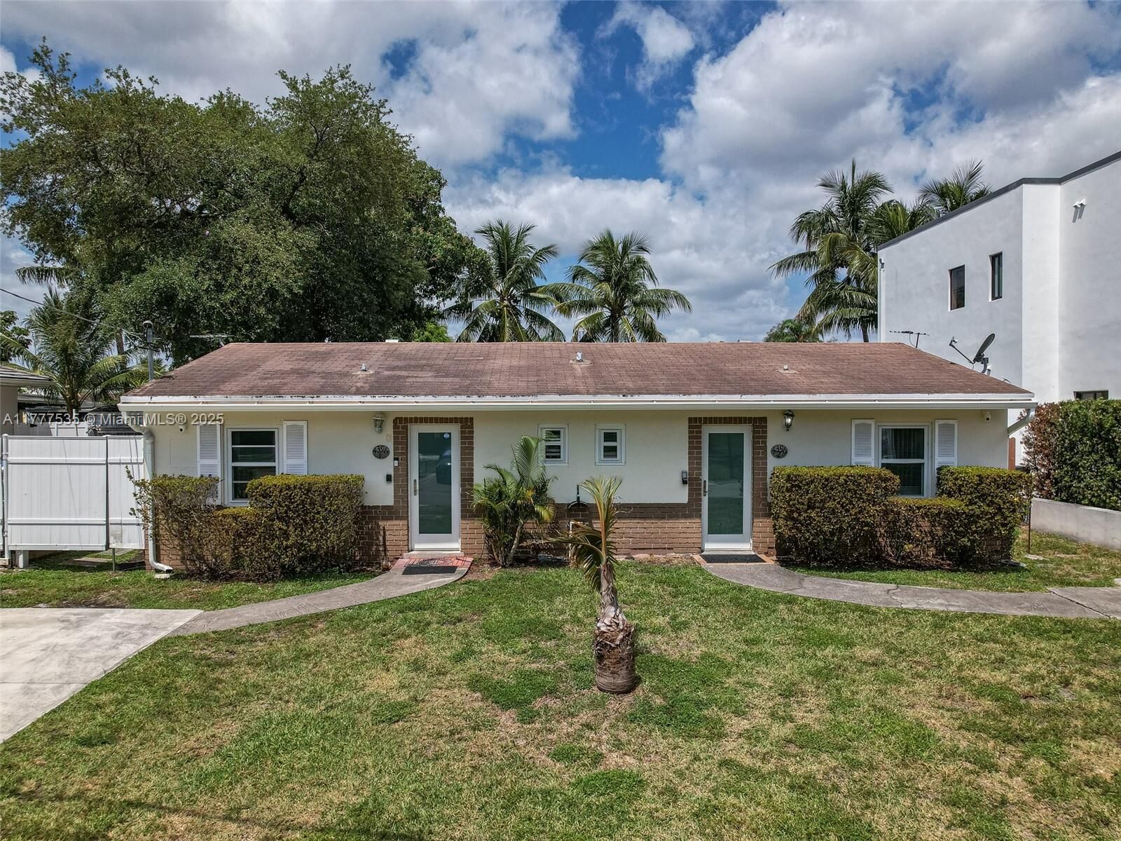 Property Photo: 4396 SW 25th Ter FL 33312