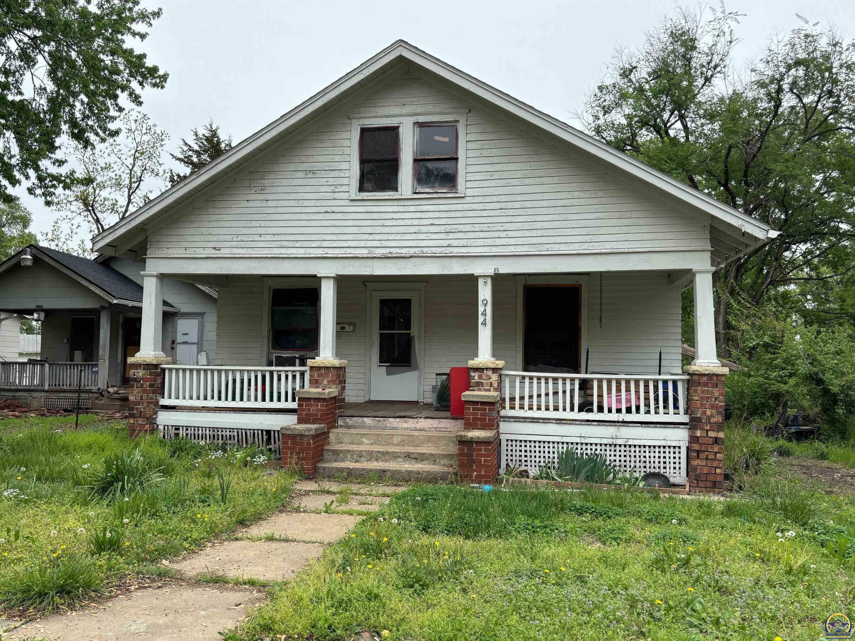 Property Photo: 944 SW Jewell Ave KS 66606