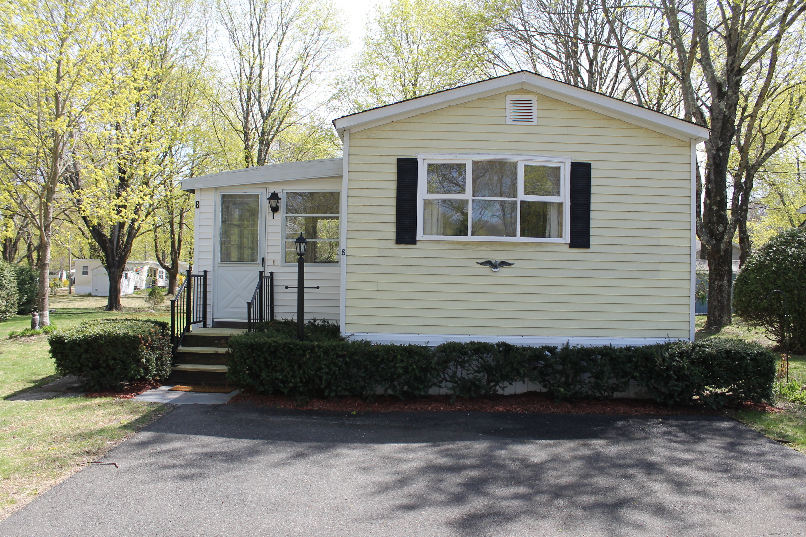 Property Photo: 8 Country Club Trail CT 06419