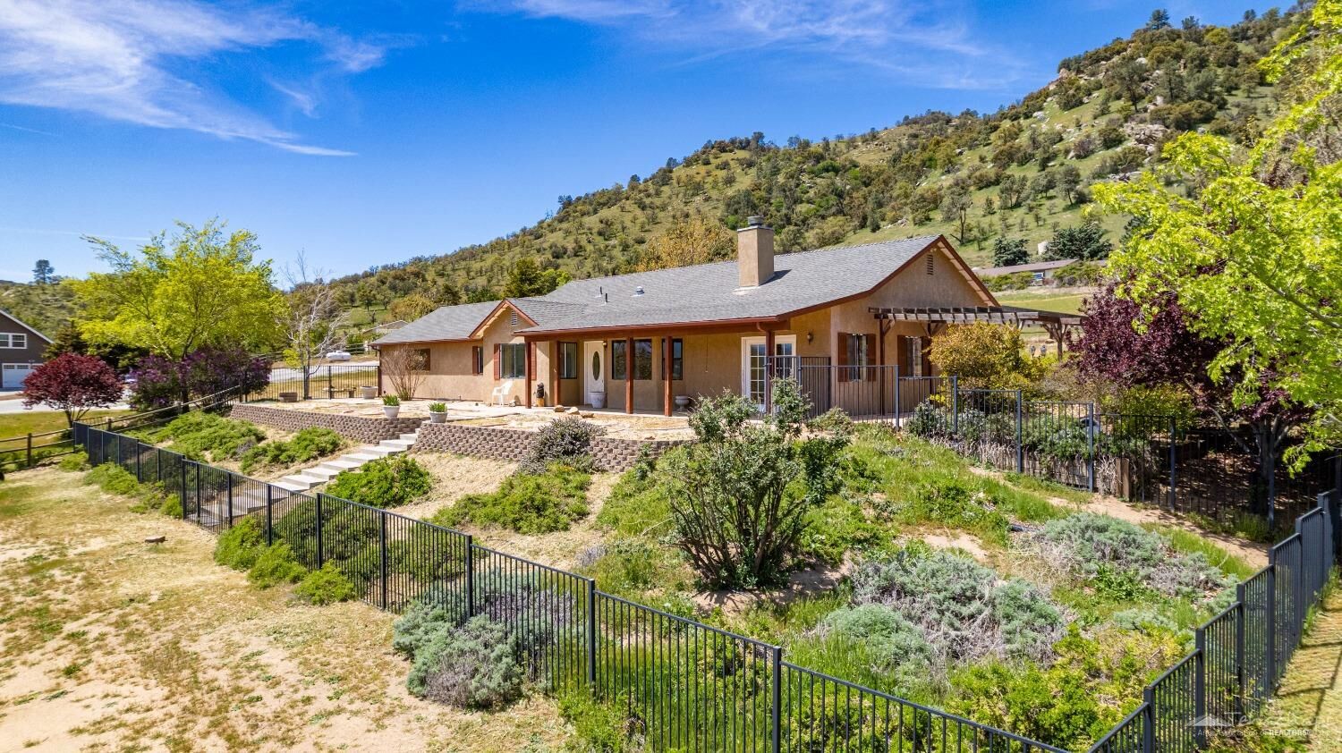 Property Photo: 21200 Traveller Place CA 93561