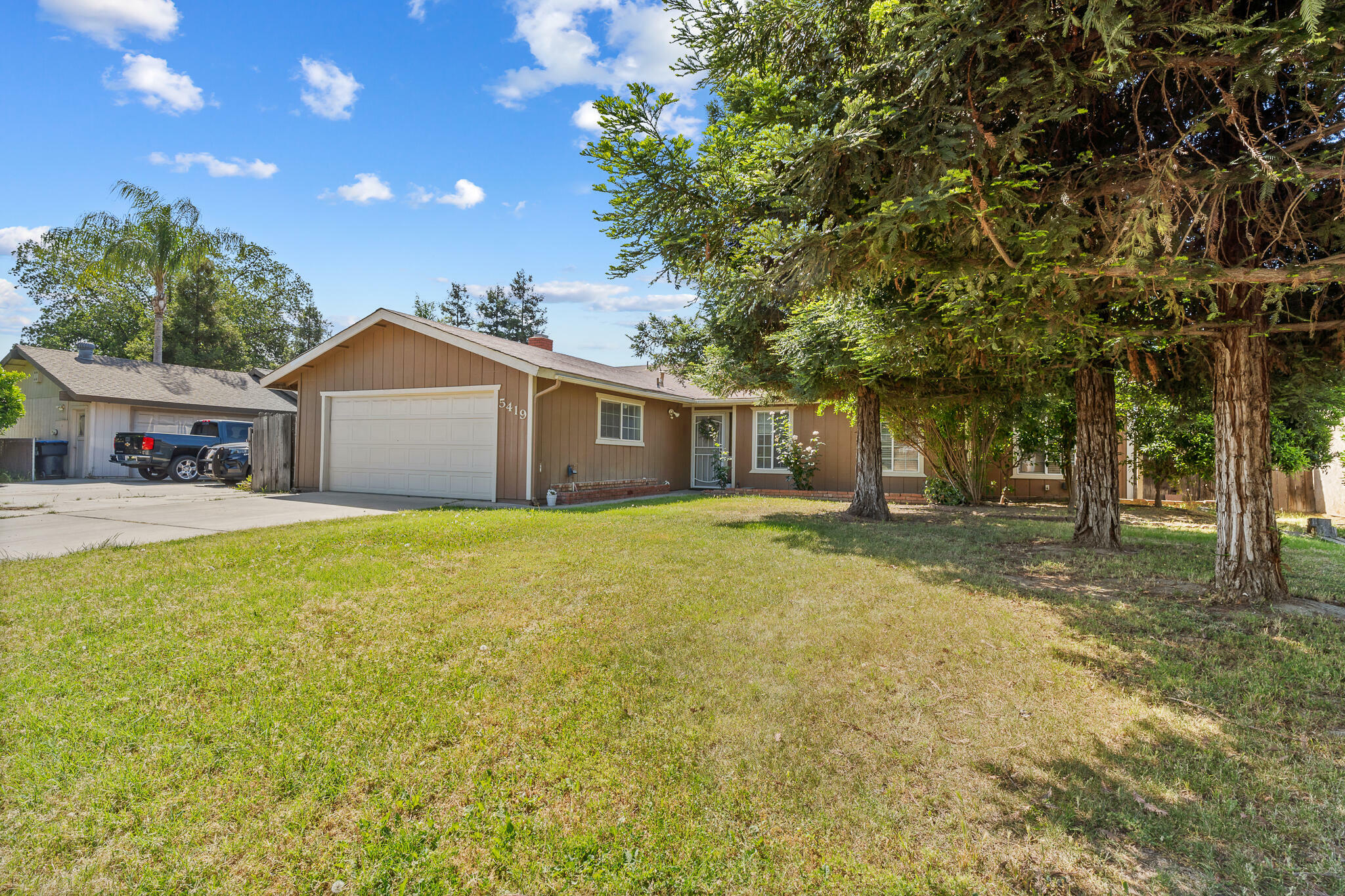 Property Photo: 5419 W Harter Avenue CA 93277
