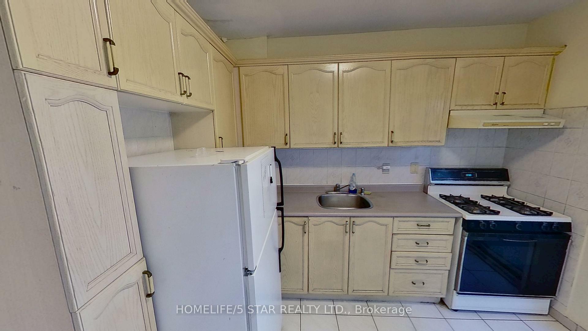 Property Photo: 42 Claremont Street Apt 2 ON M6J 2M5