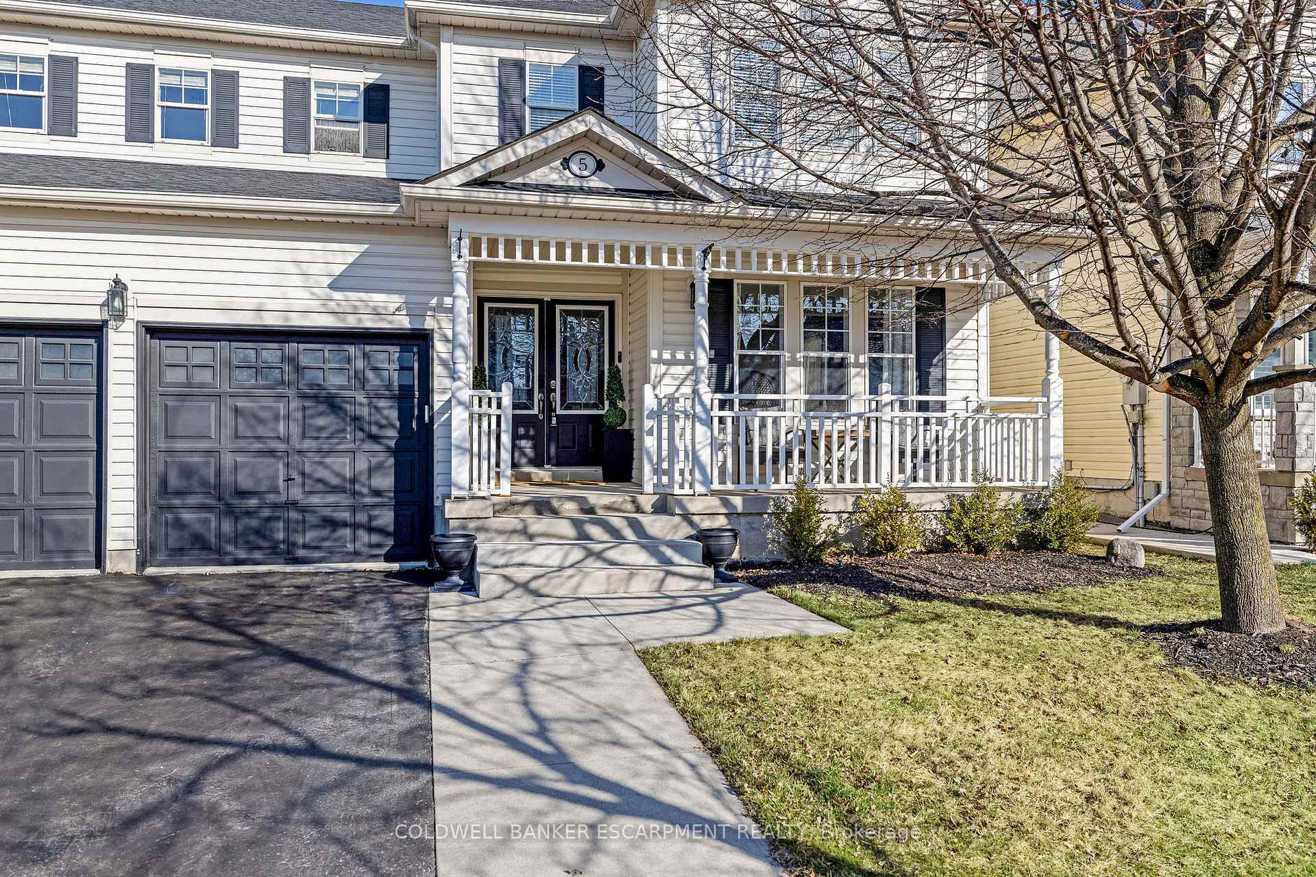 Property Photo: 5 Tanners Drive ON L7J 3A2