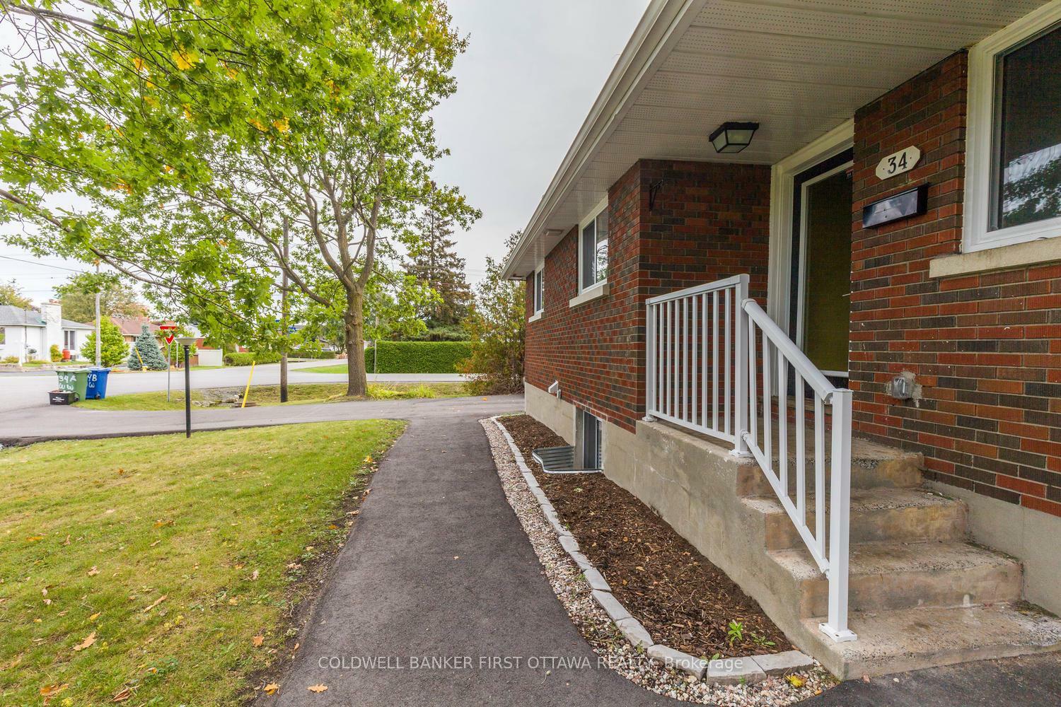Photo de la propriété: 34 Westwood Drive ON K2G 2X1