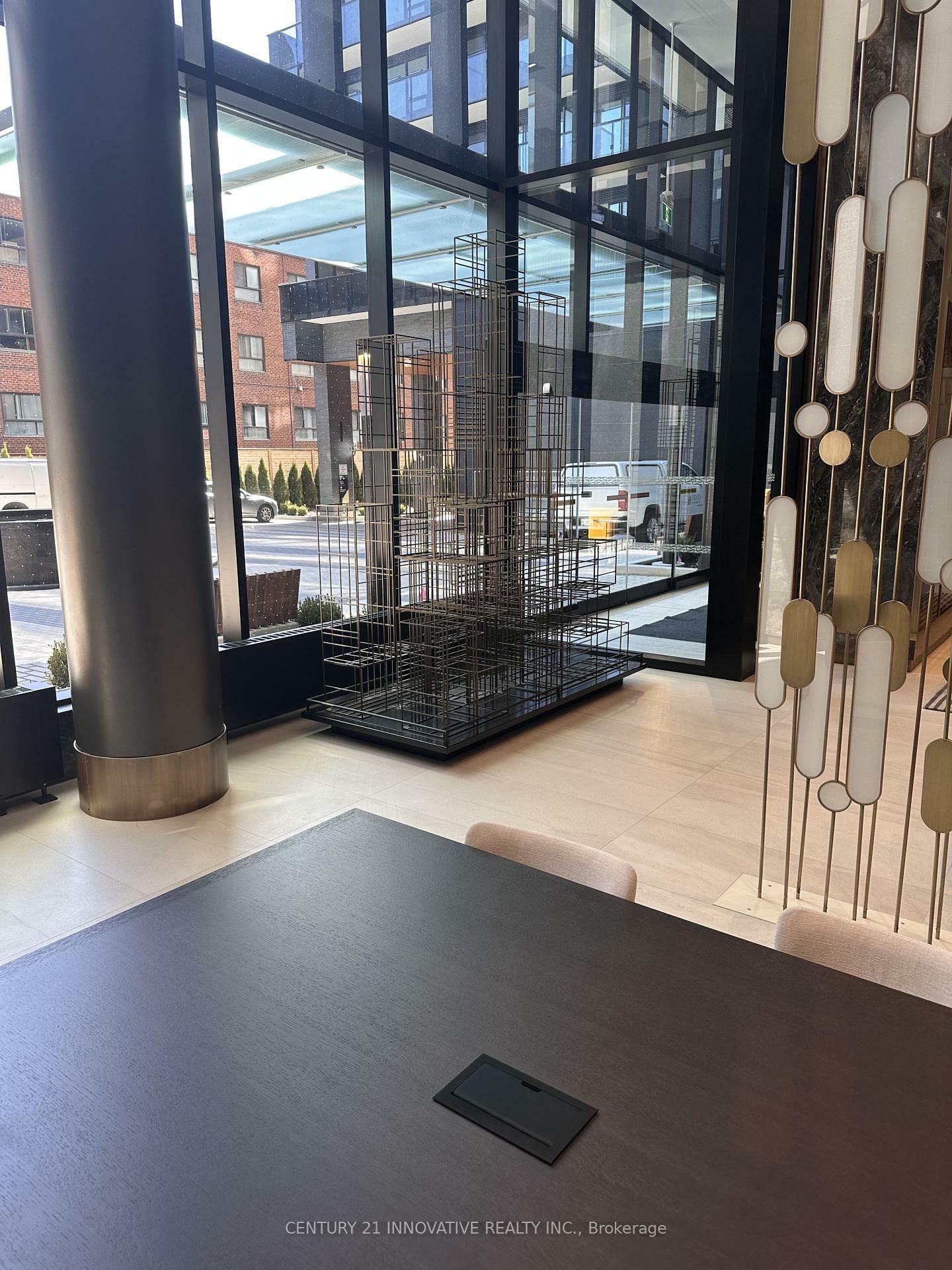 Property Photo: 117 Broadway Avenue 3301 ON M4P 1V3