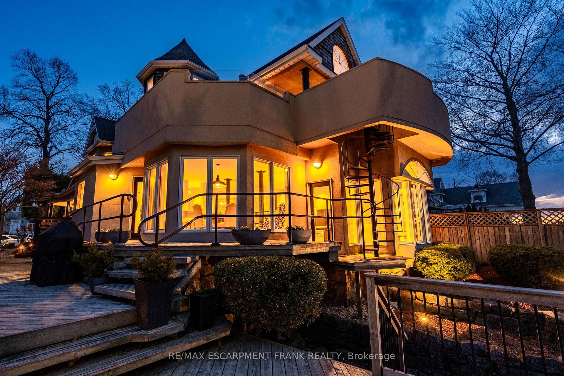 91 Mountain Park Avenue  Hamilton ON L9A 1A1 photo