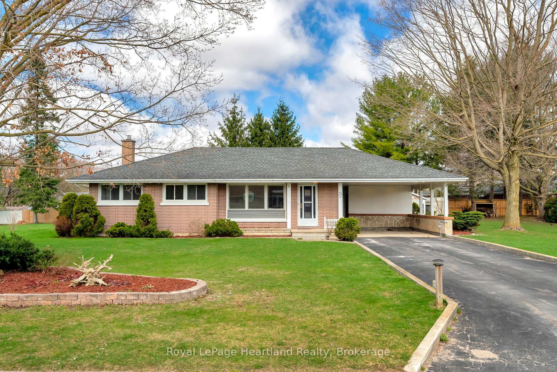 542 Angus Street  North Huron ON N0G 2W0 photo
