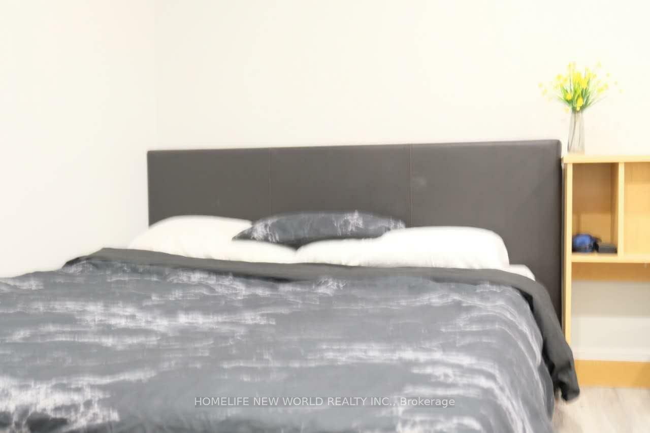 Property Photo: 768 Bur Oak Avenue ON L6E 1R1