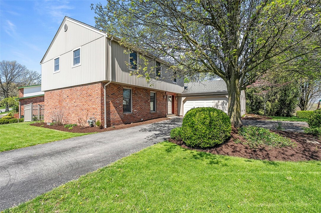 Property Photo: 1656 Tiffany Ridge PA 15241