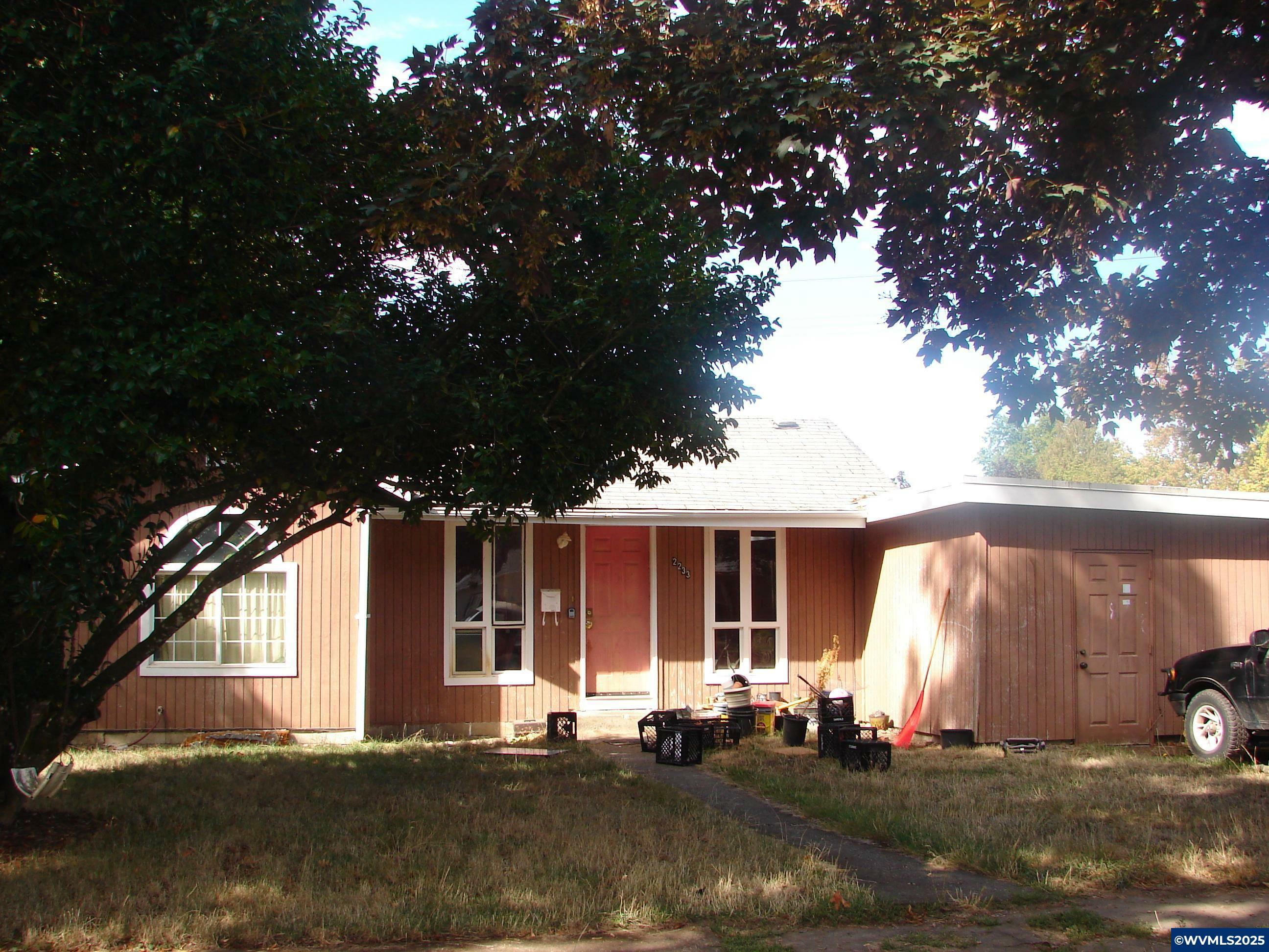 Property Photo: 2233 Maple Av OR 97301