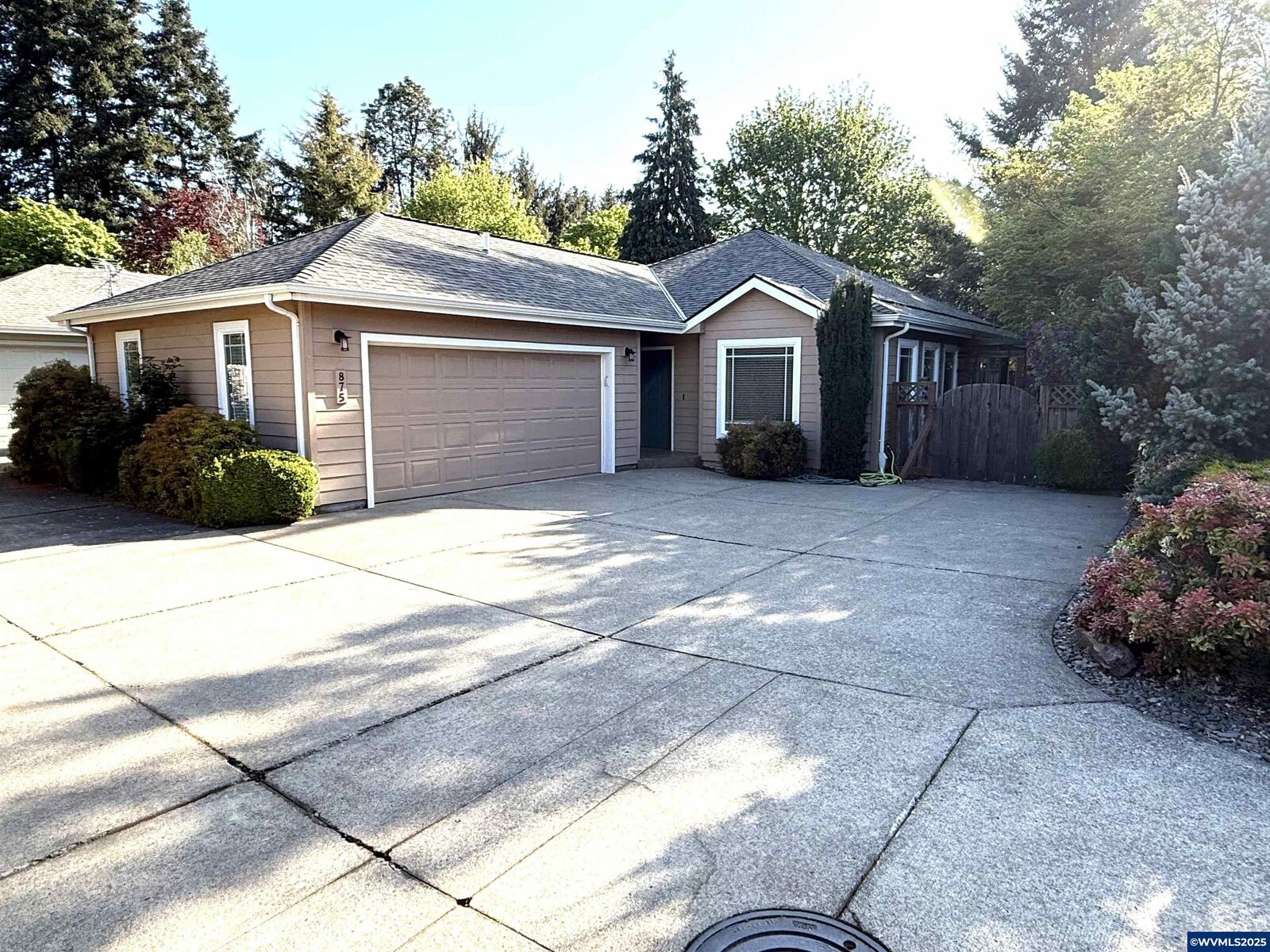 Property Photo: 875 Haas Ln SE OR 97302