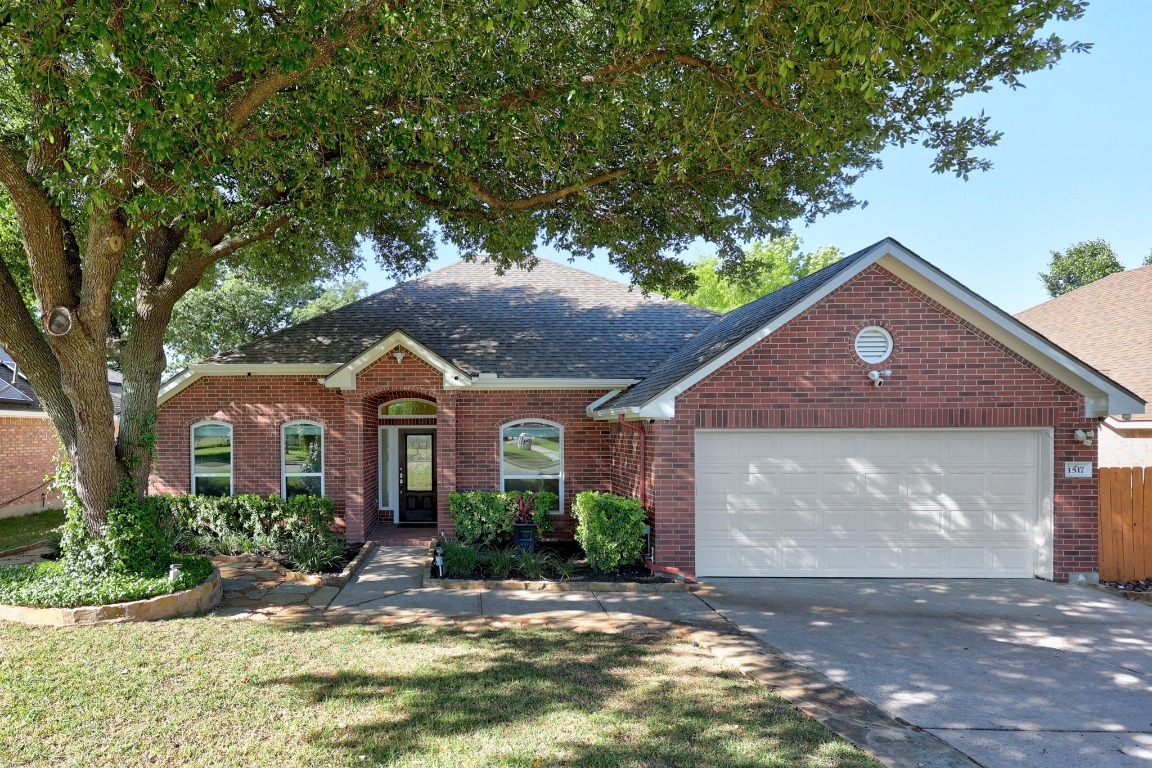 Property Photo: 1517 Cherokee Run TX 78660