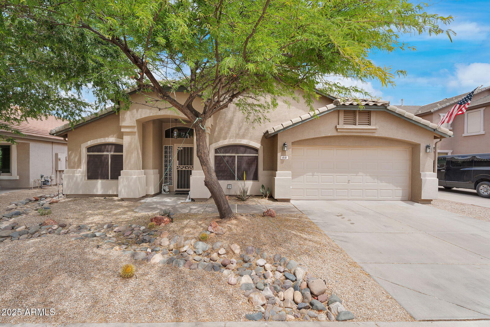 Property Photo: 418 E Clairidge Drive AZ 85143