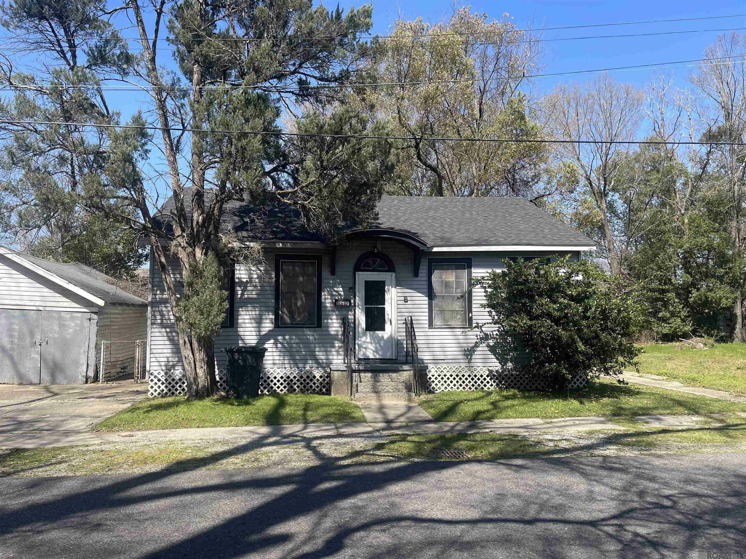 Property Photo: 2317 Willow LA 70802