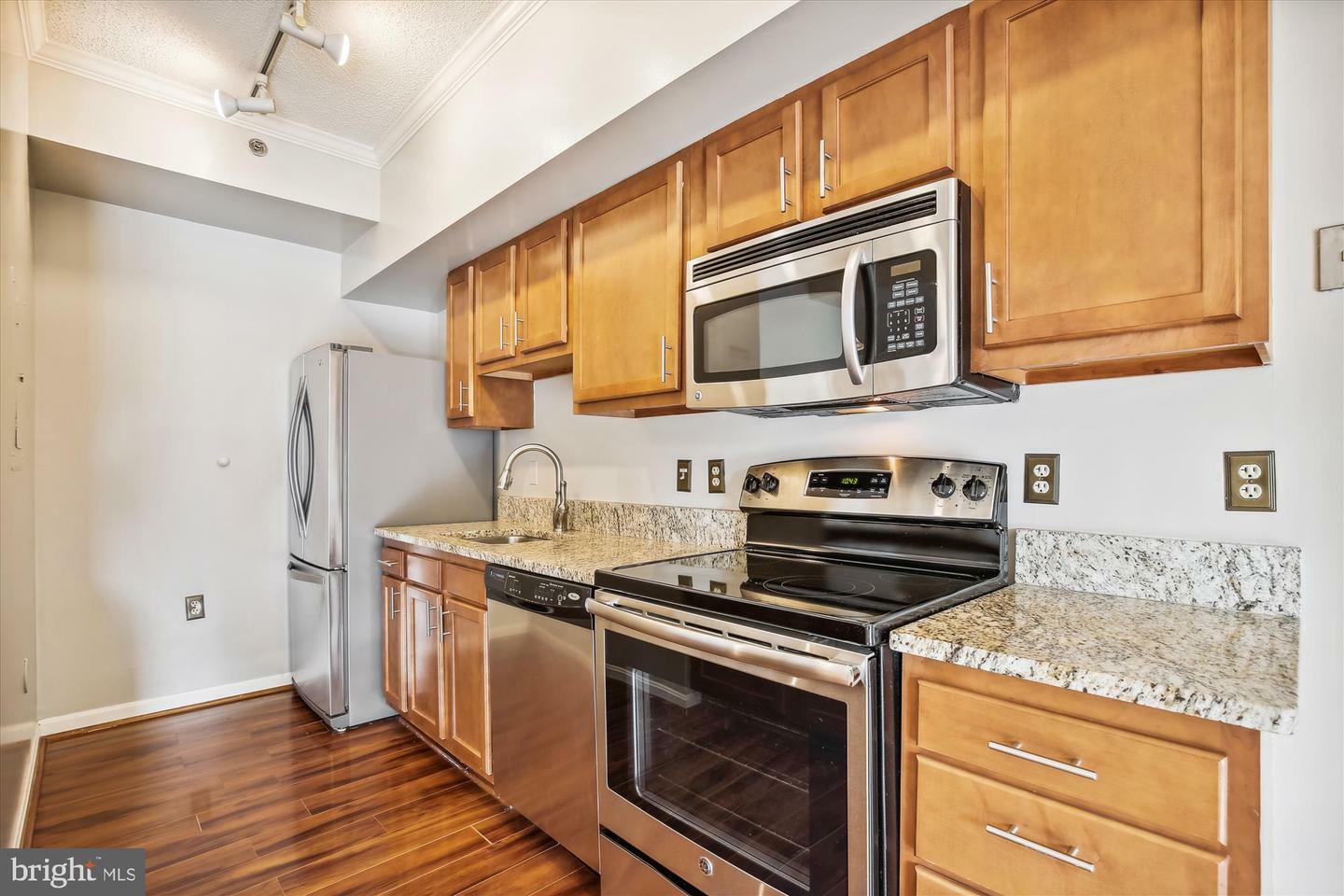Property Photo: 1211 S Eads Street 904 VA 22202