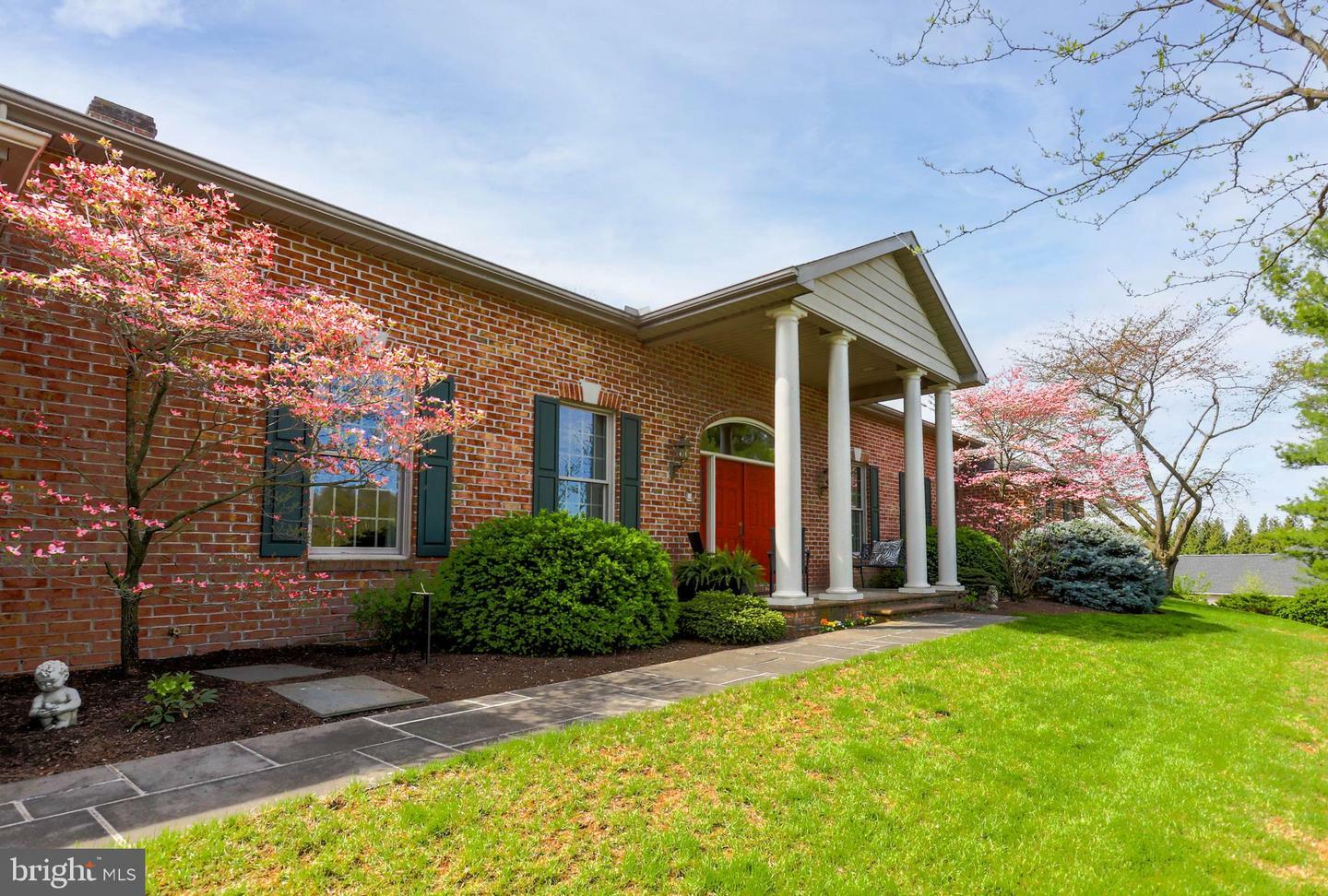 Property Photo: 1558 Hearthside Drive PA 17202