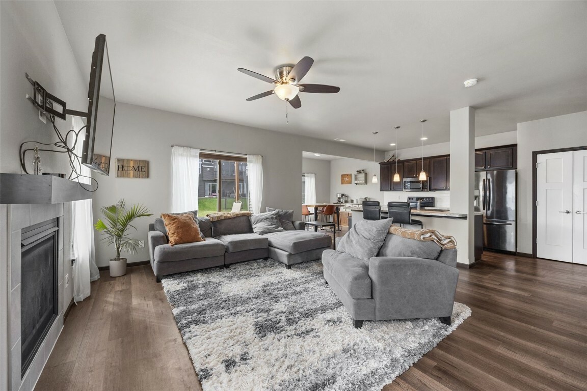 Property Photo: 601 Dakota Ave IA 52340