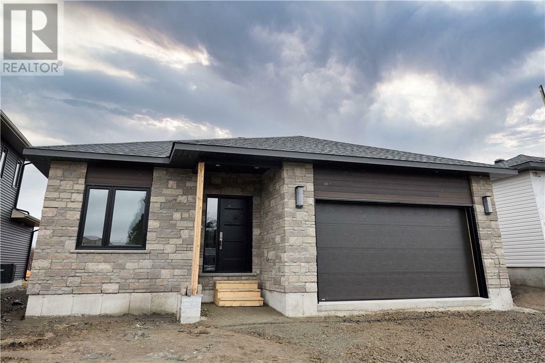 Property Photo: 44 Nottingham Avenue ON P3B 2Z7