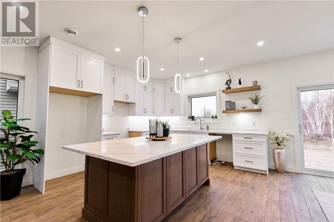 Property Photo: 44 Nottingham Avenue ON P3B 2Z7