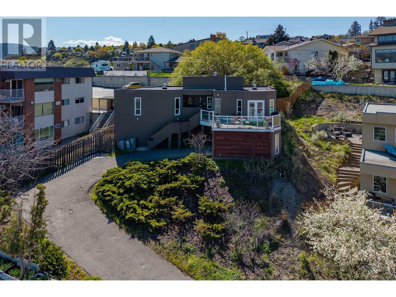 707 Chaparral Place  Kamloops BC V2C 5Y3 photo