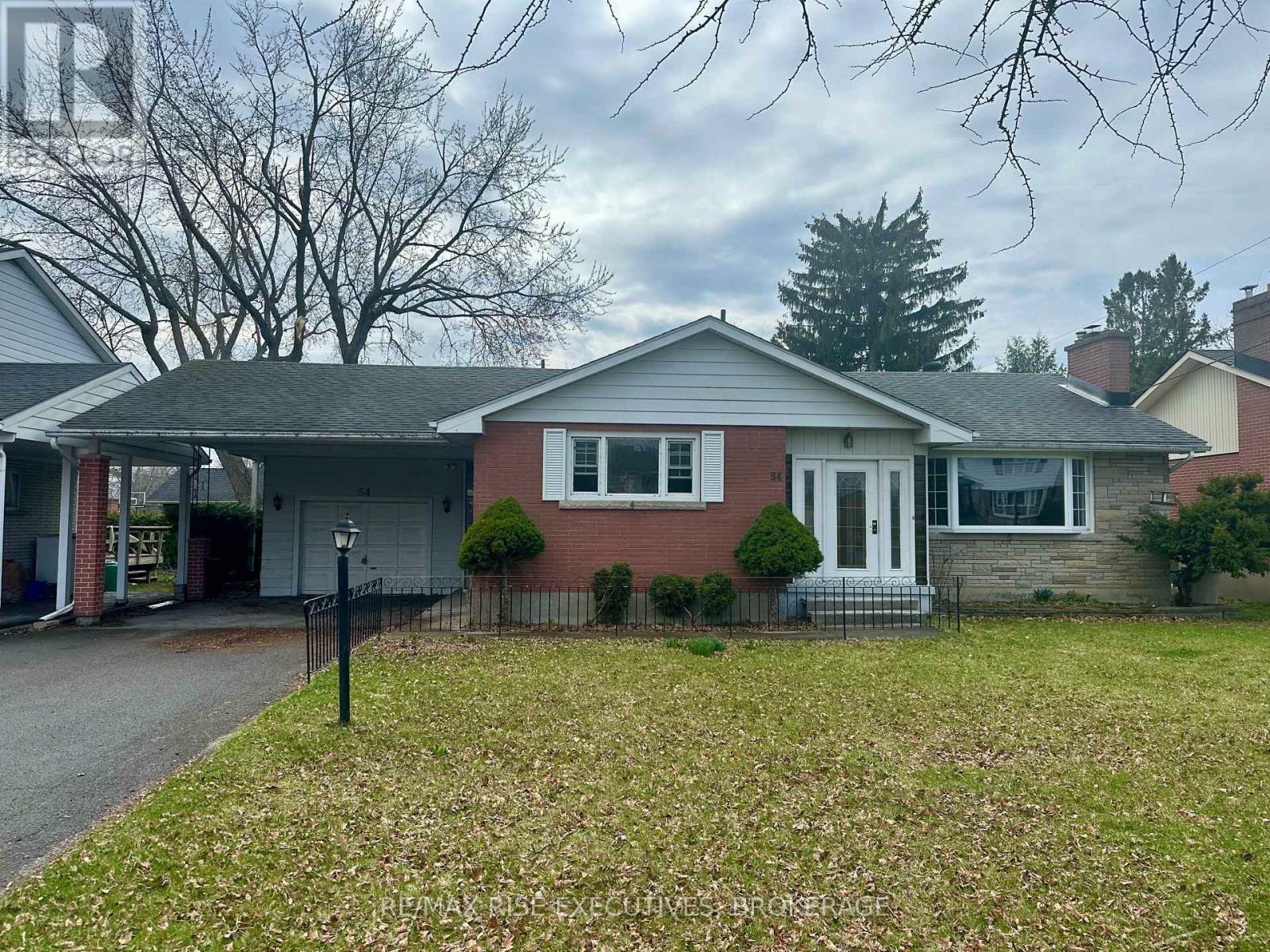 Property Photo: 54 West Silver Street ON K7M 2P5
