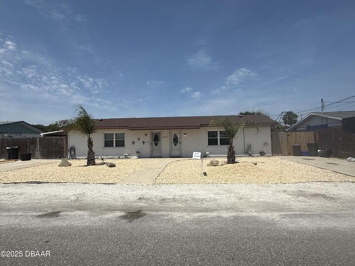 Property Photo: 406 Cedar Avenue FL 32169