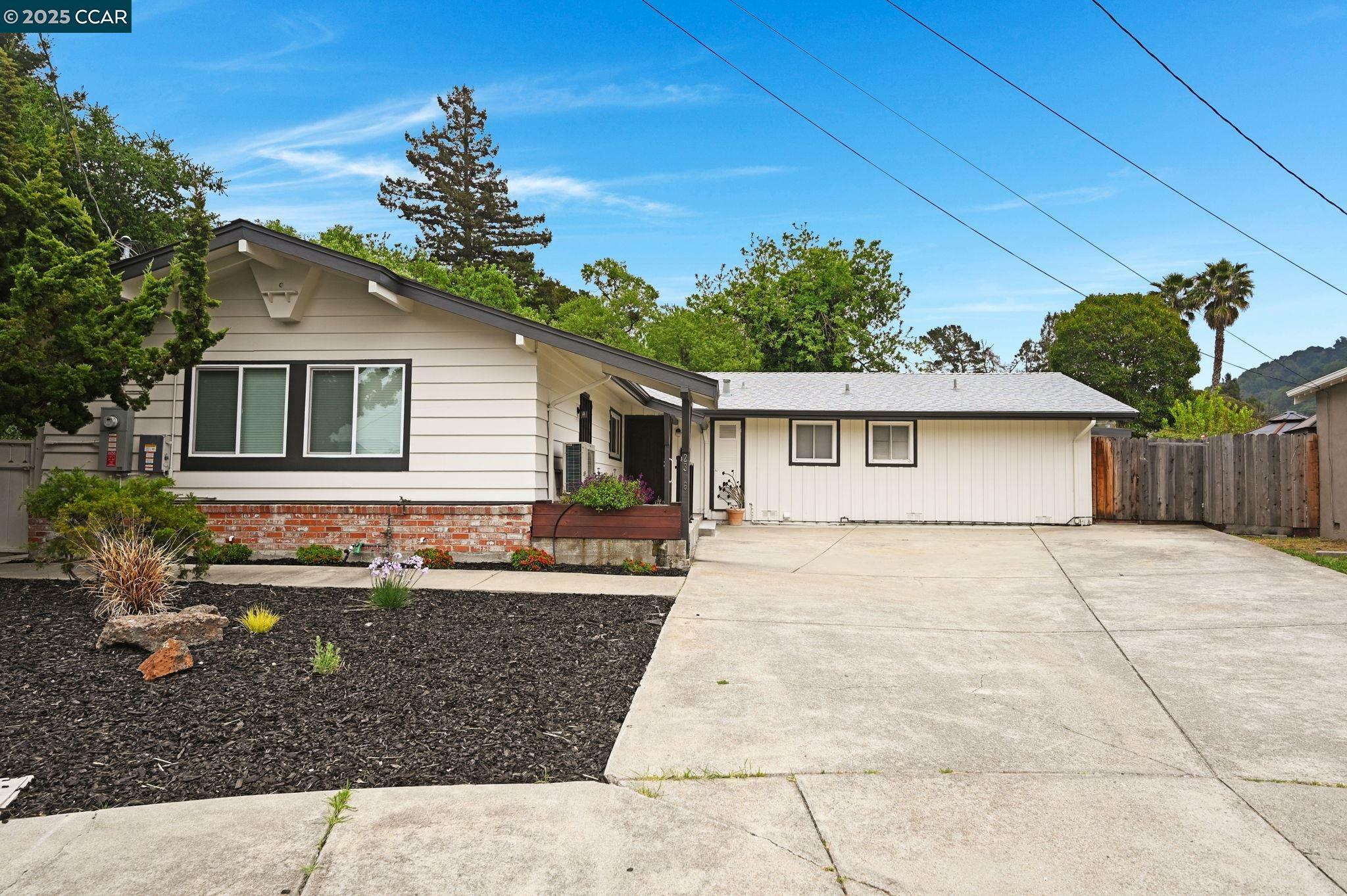 Property Photo: 2326 Estrella Ct CA 94564