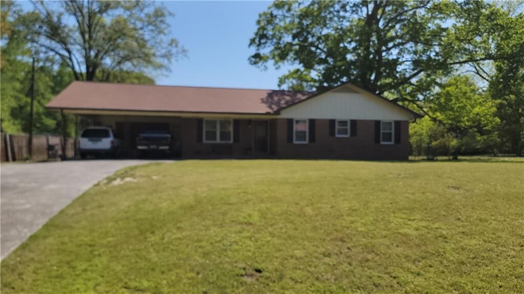 Property Photo:  404 Vineyard Road  GA 30223 