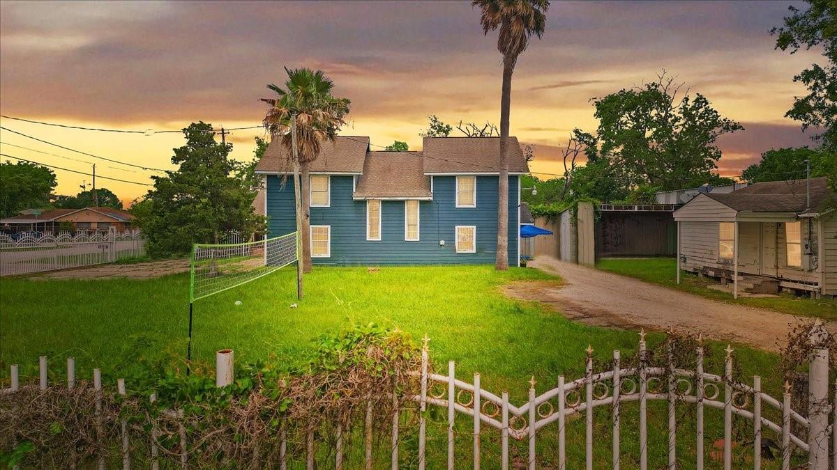 Property Photo: 1229 Evanston Street TX 77015