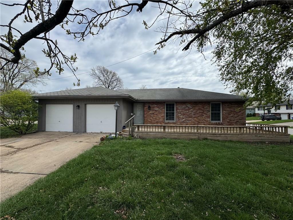 Property Photo: 544 S Ridge Drive KS 66061