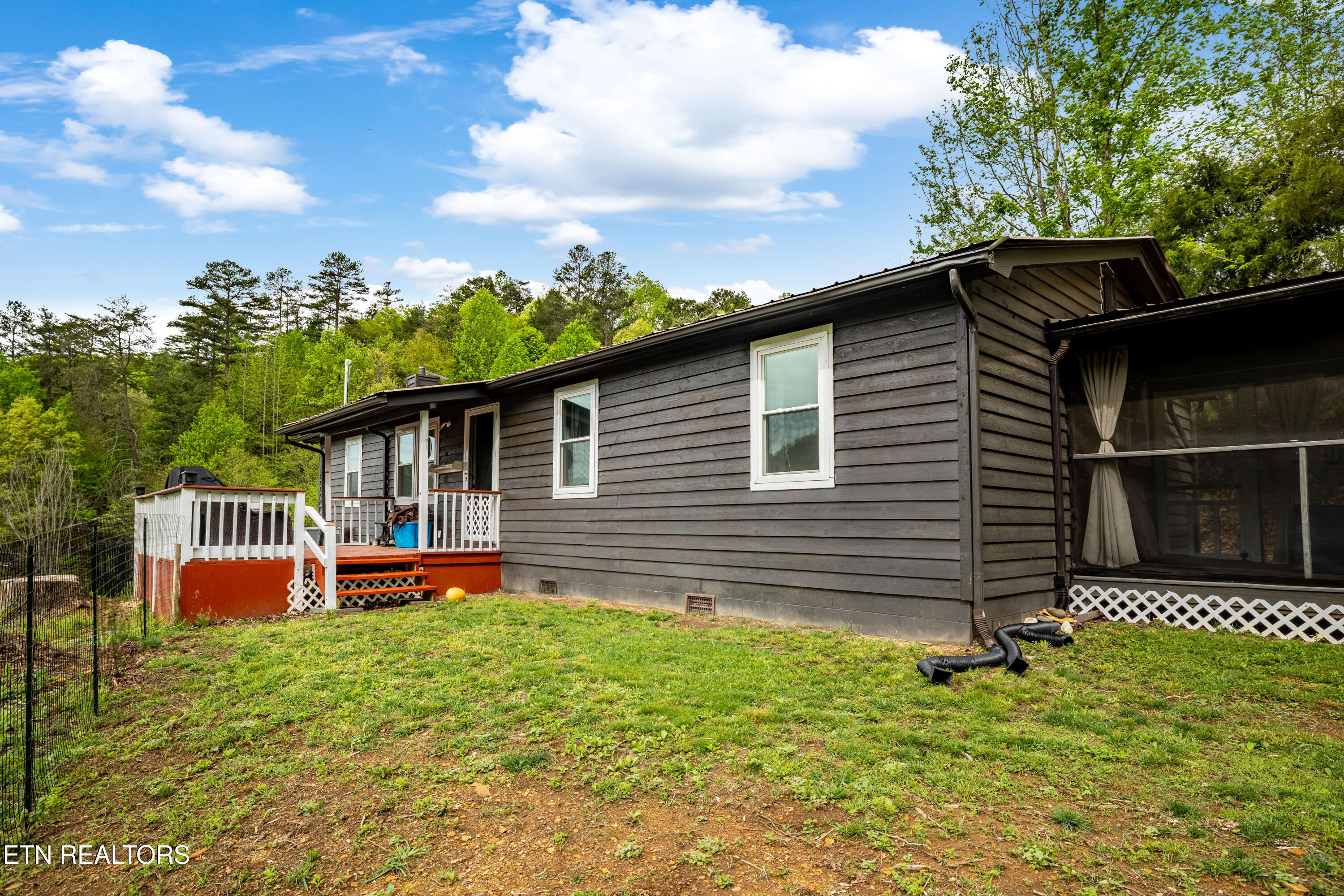 Property Photo: 3881 Richardson Cove Rd TN 37876