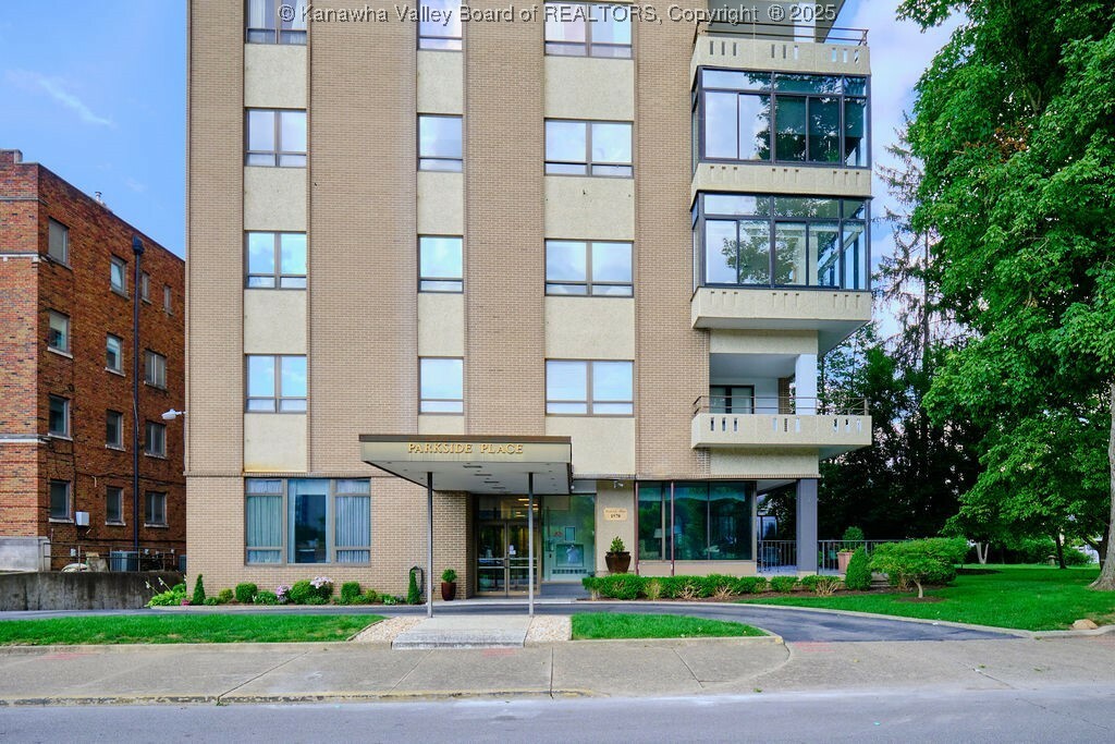 Property Photo: 1578 Kanawha Boulevard 7C WV 25311