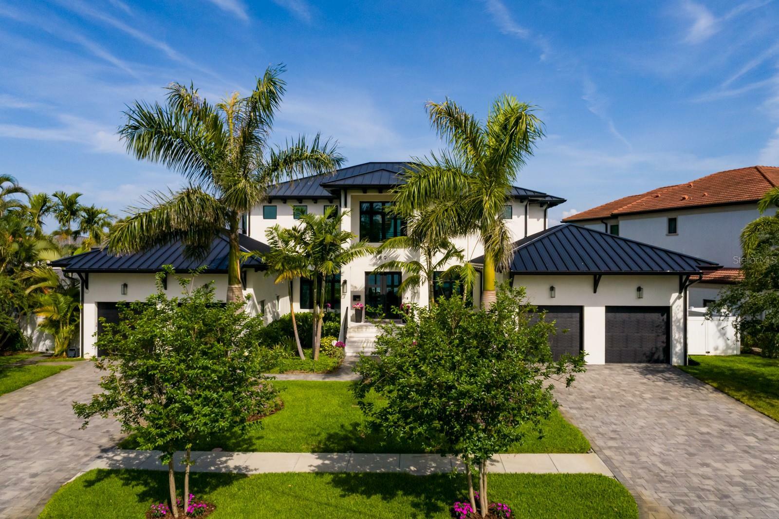 Property Photo: 389 Bayview Drive NE FL 33704