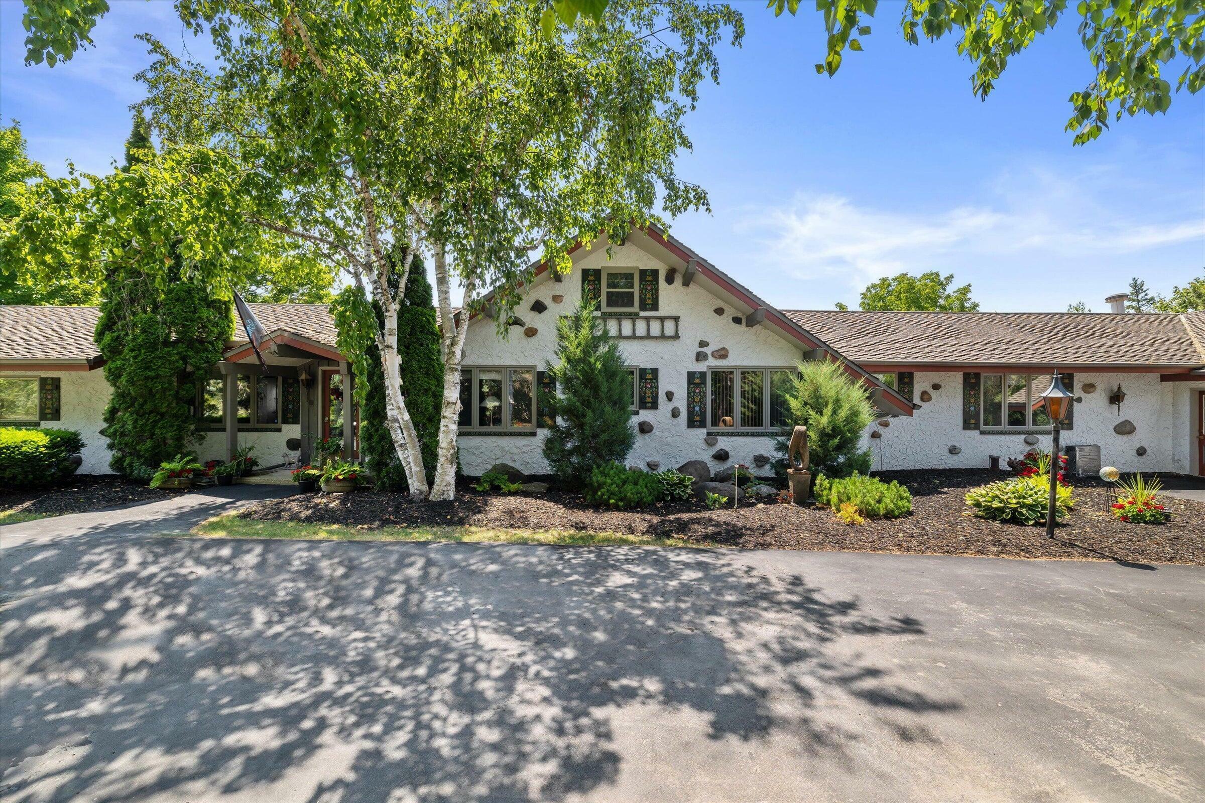 Property Photo: W215n5353 Ada Ct WI 53051