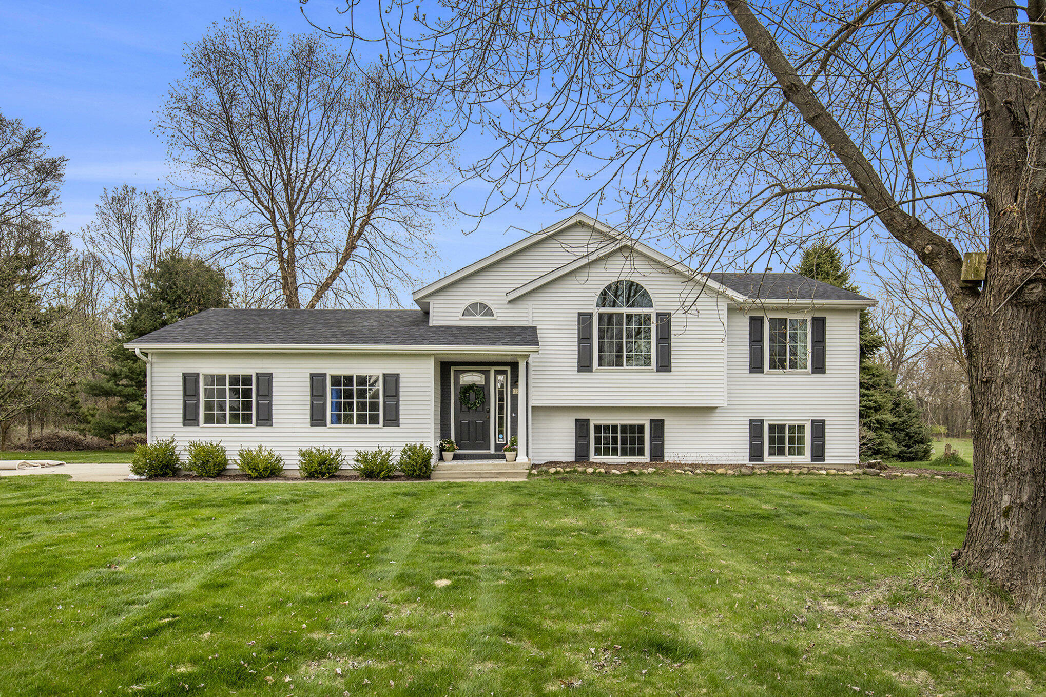 7546 Bostwick Lake View Drive  Rockford MI 49341 photo