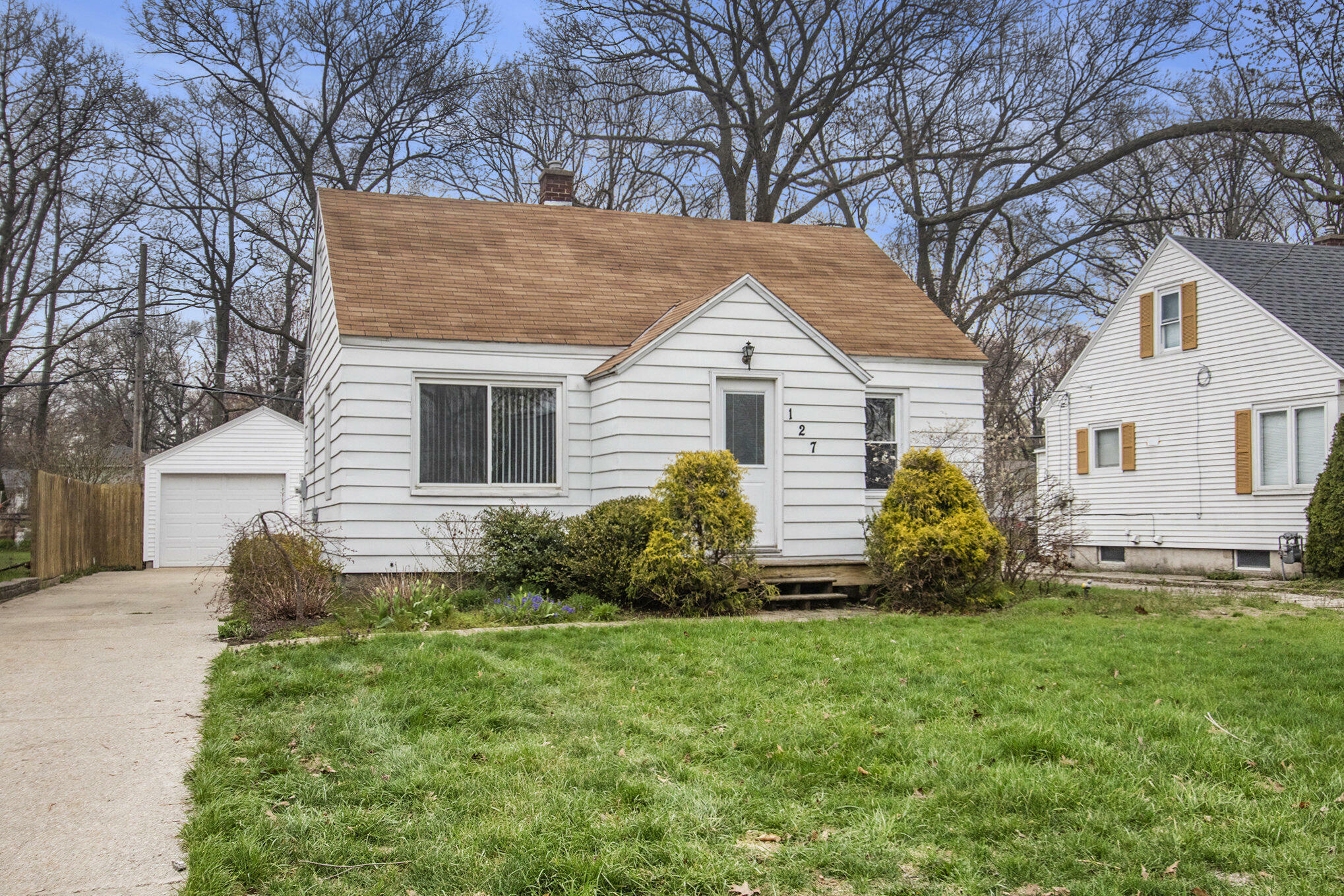 Property Photo:  127 Vanderveen Avenue  MI 49424 