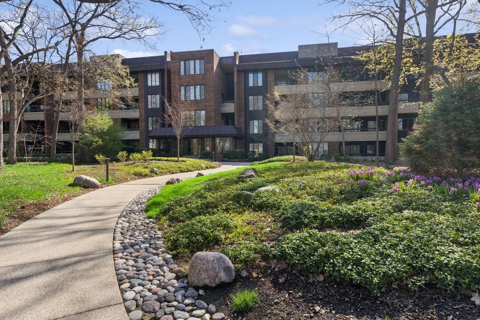 Property Photo: 1401 Burr Oak Road 116B IL 60521
