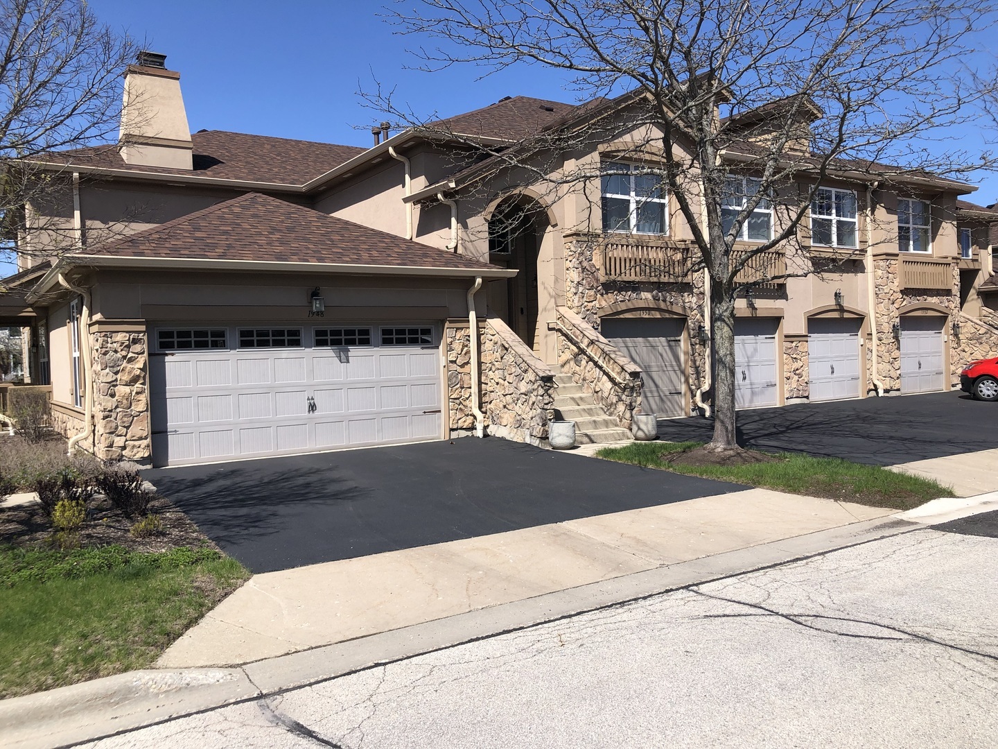 Property Photo: 1952 Crenshaw Circle 1952 IL 60061