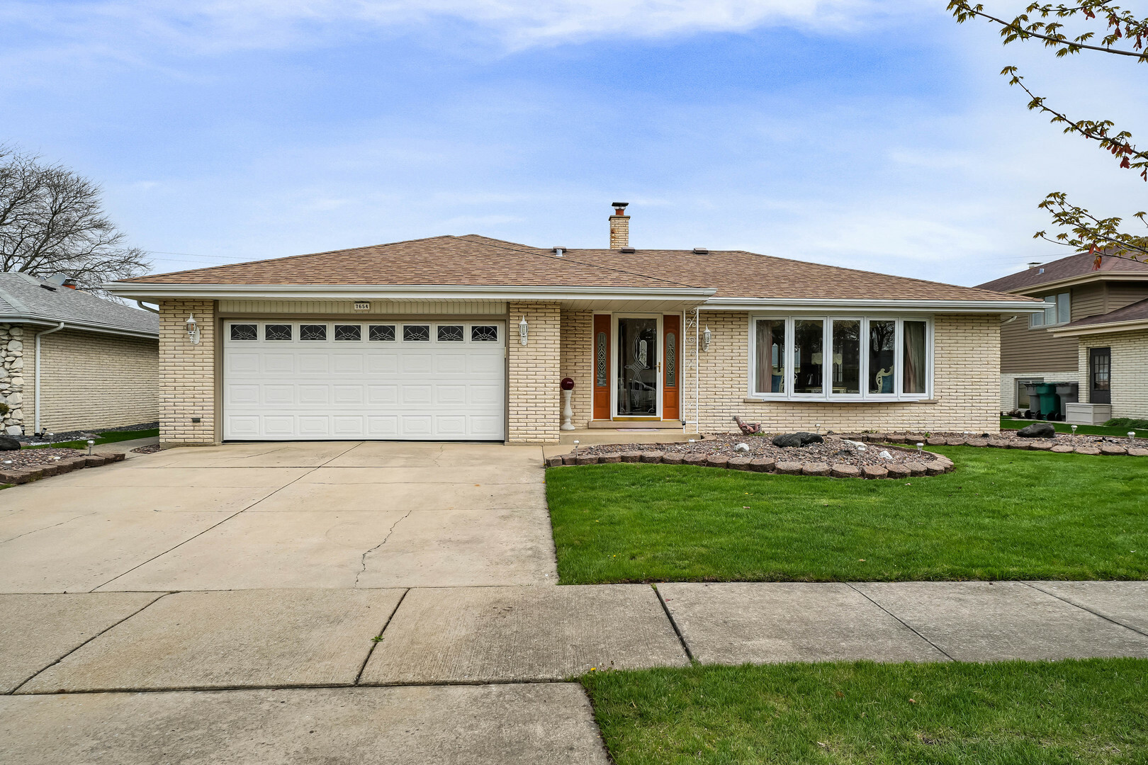 Property Photo: 7654 Chestnut Drive IL 60462