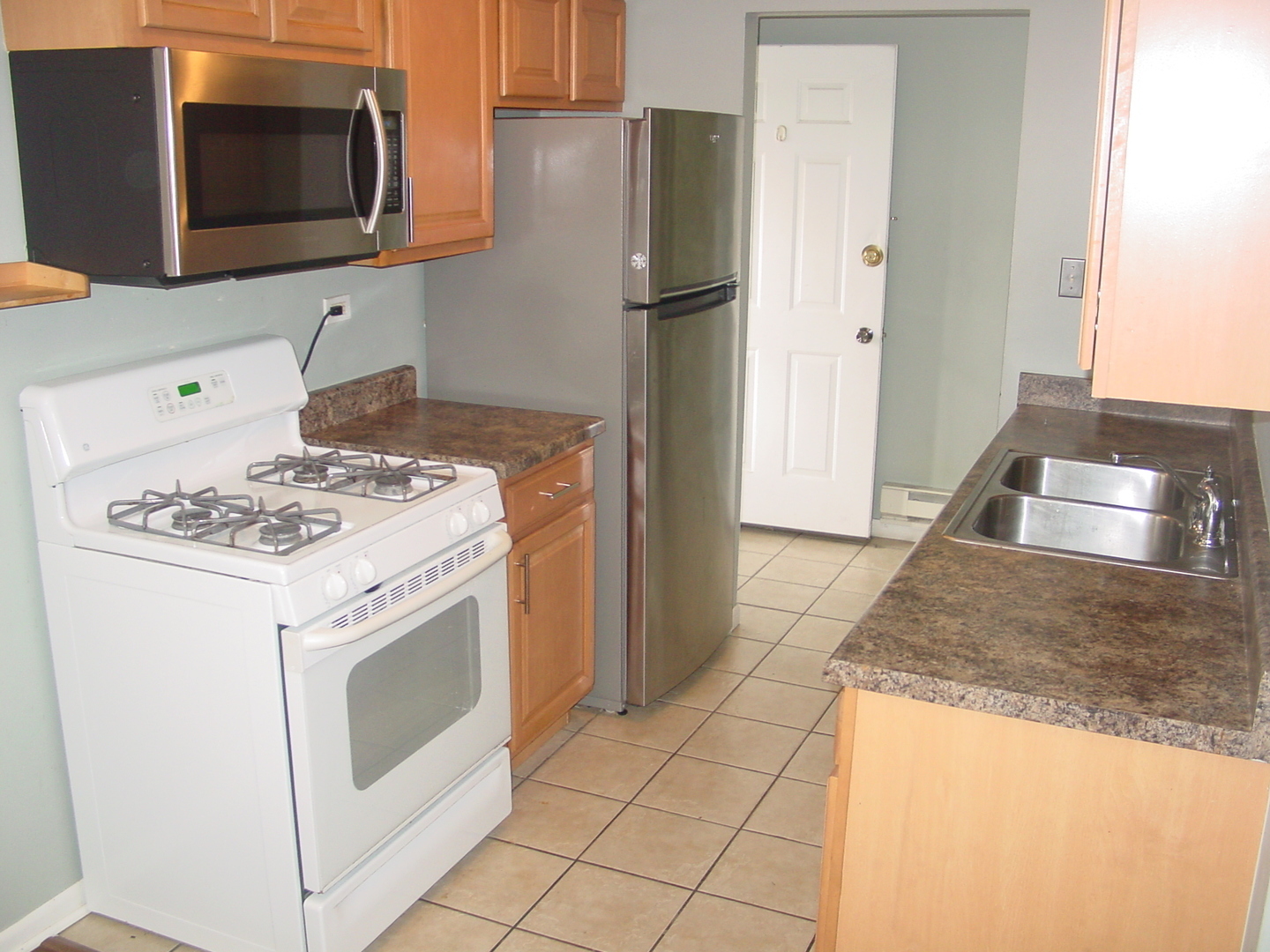 Property Photo:  1810 W Hatherleigh Court 2B  IL 60056 