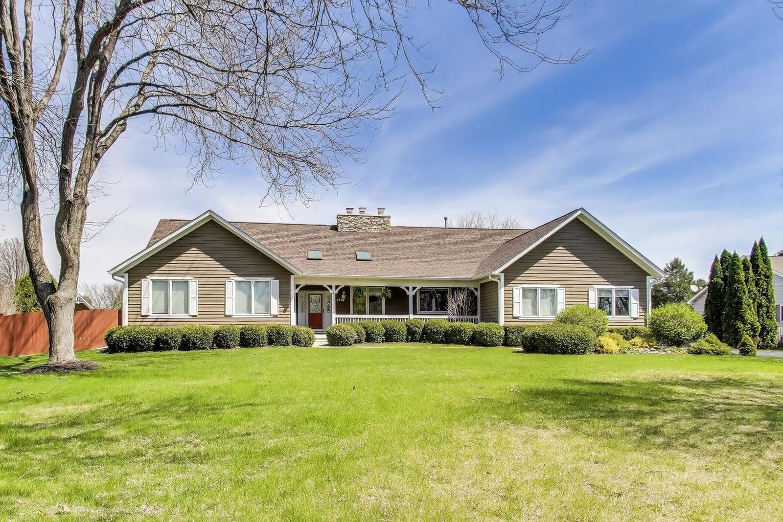 Property Photo:  2502 S Hidden Trail  IL 60081 