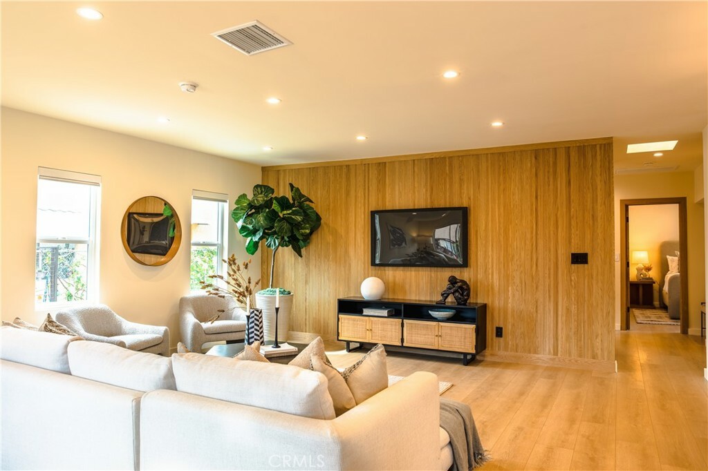 Property Photo: 9051 Lucerne Ave CA 90232