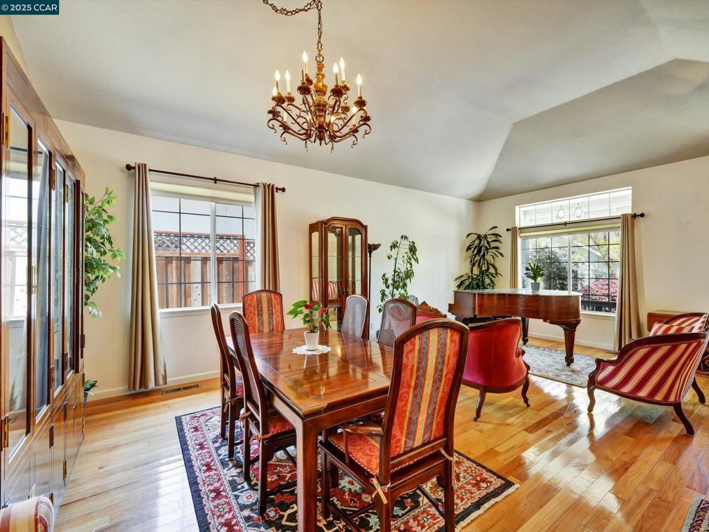 Property Photo: 1023 Gailinda Ct CA 94952