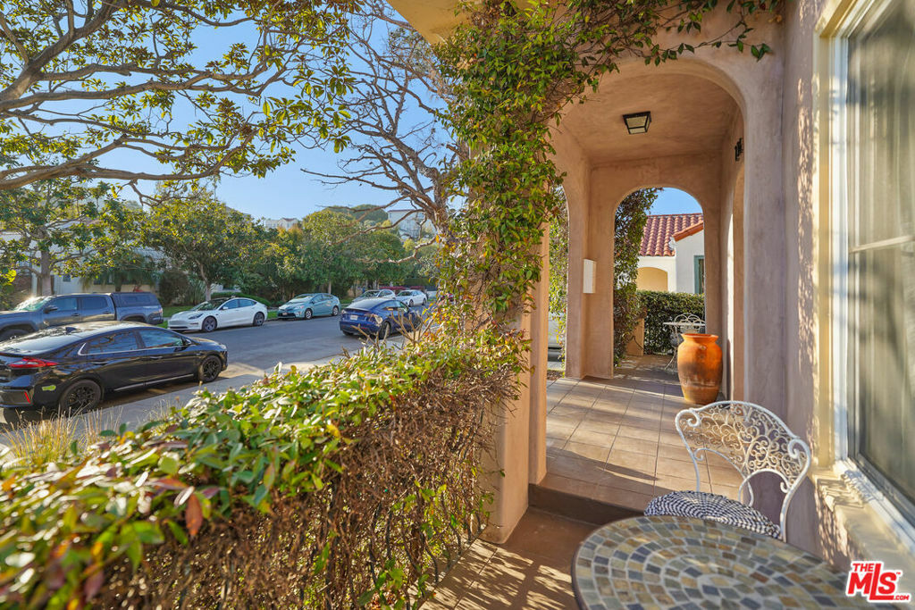 Property Photo: 236 5th Avenue CA 90291