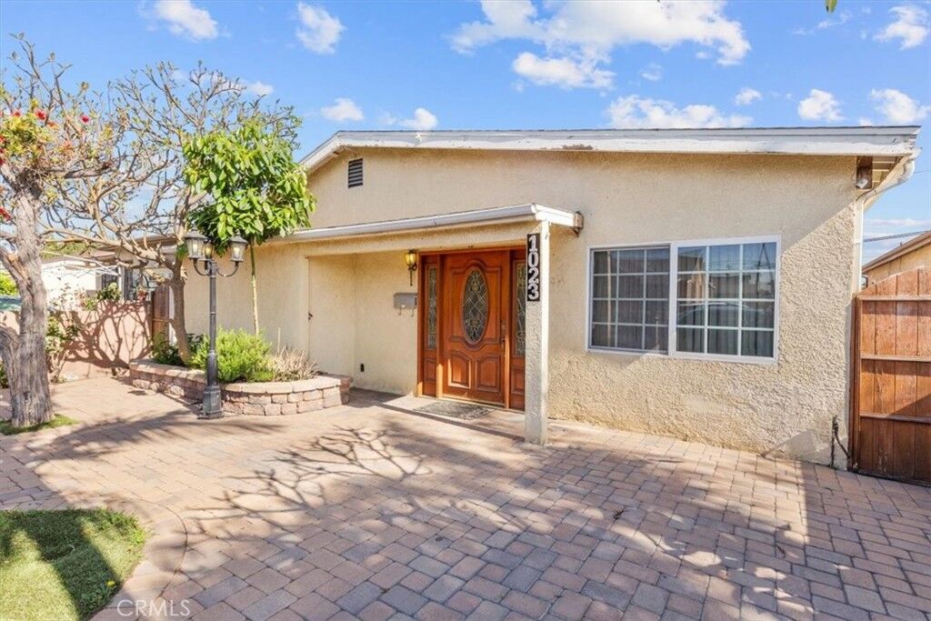 Property Photo:  1023 E Mauretania Street  CA 90744 